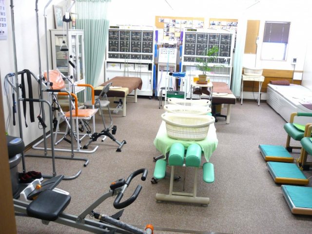 ⑩ 電気治療・リハビリ室